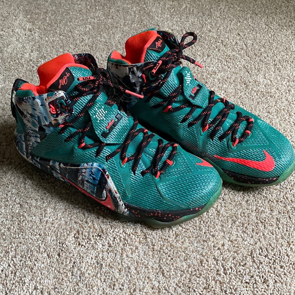 Lebron Nike Christmas edition size 10